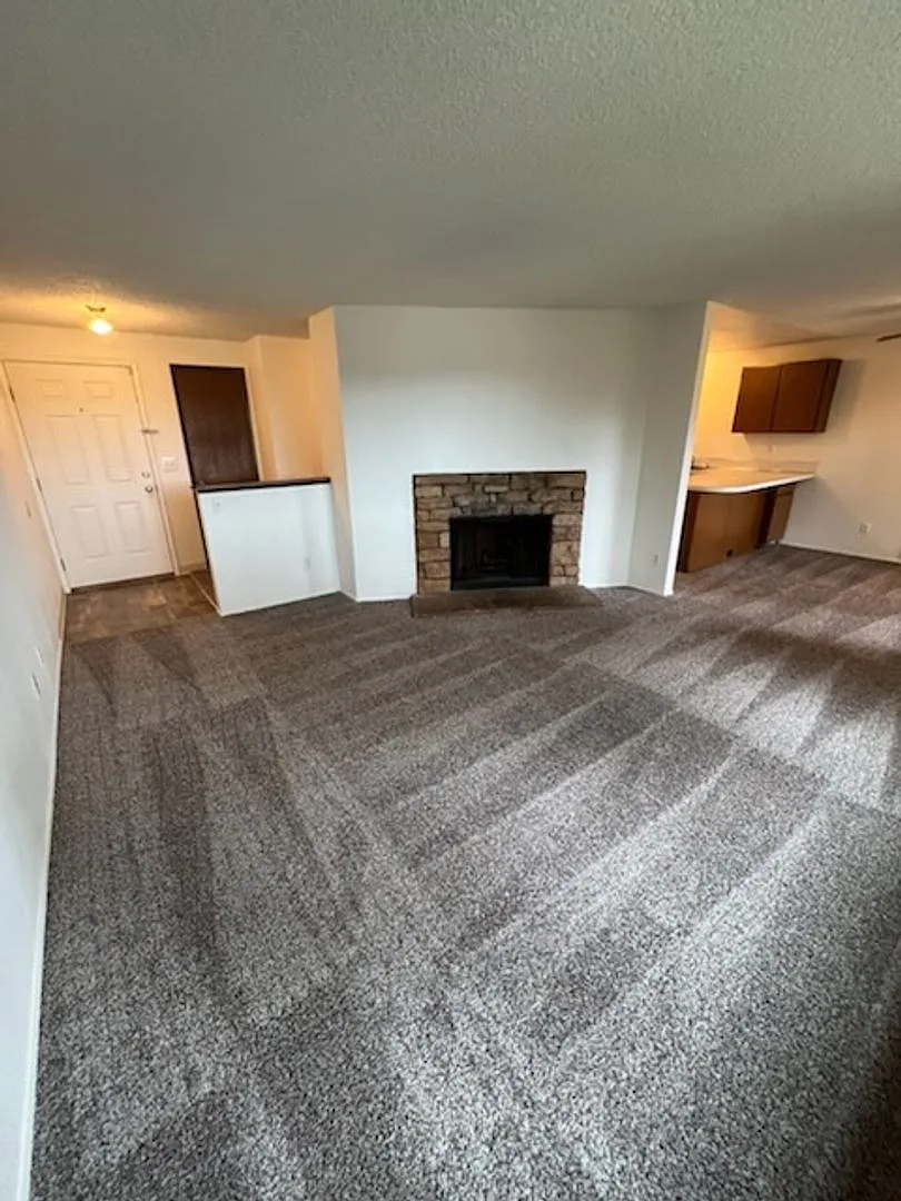 4905 S Orchard St W — Photo 2