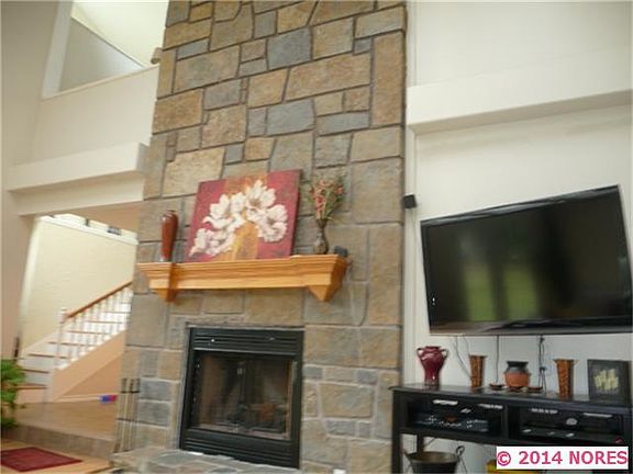3rd image of 3636 Lakeside Dr