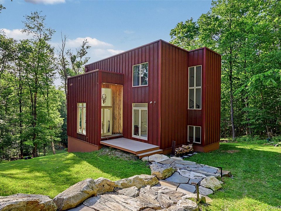 1st image of 95 Deer Hill Court