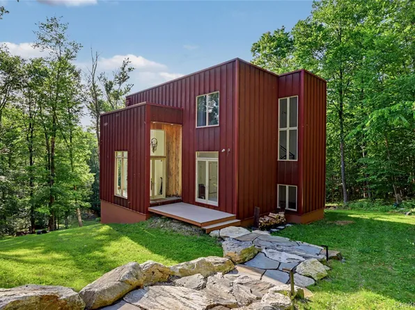 95 Deer Hill Court, Carmel, NY 10512