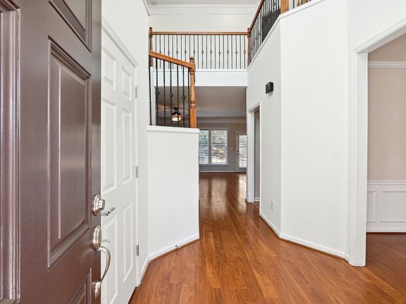 2nd image of 211 Glenwood Dr