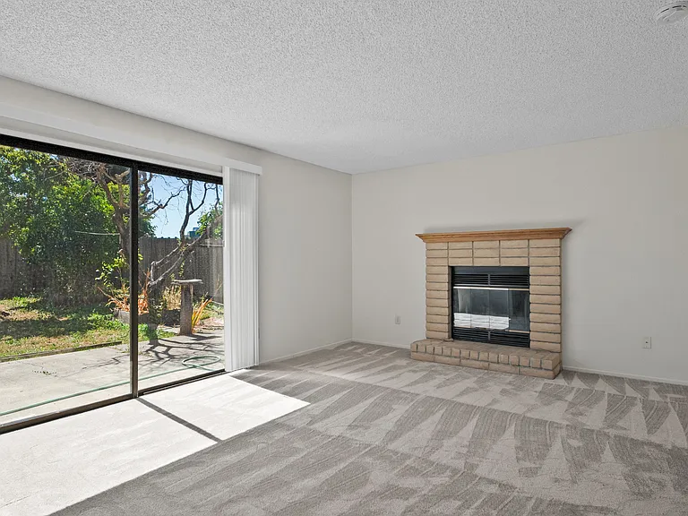 321 Brookshire Ct — Photo 11