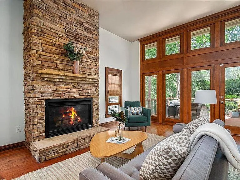 2283 Shenandoah Ave NE — Photo 3