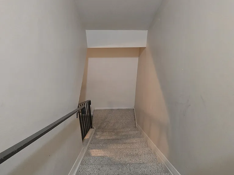 1 Golden Hill Ct — Photo 33