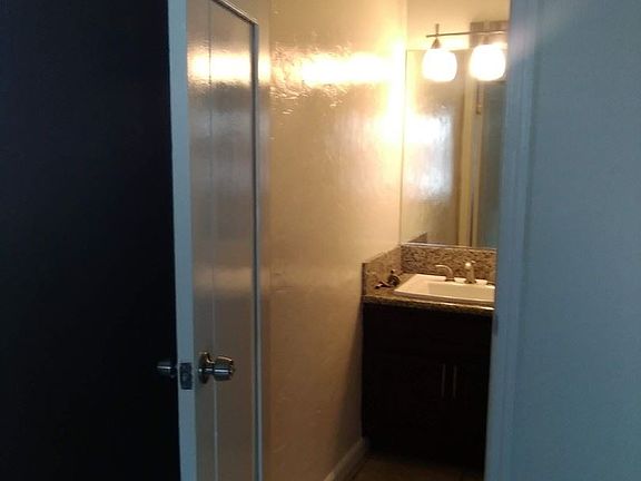 3rd image of 629 E 4th St APT 4