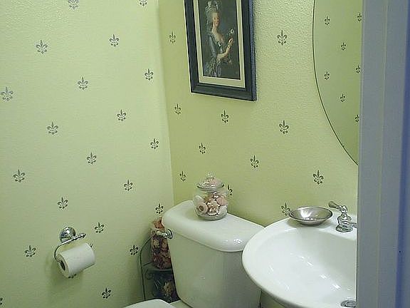 Powder Room.