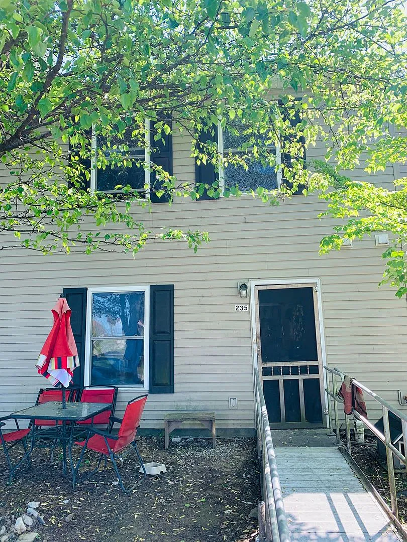 3 Bedroom 1.5 Bath Townhouse — Photo 1