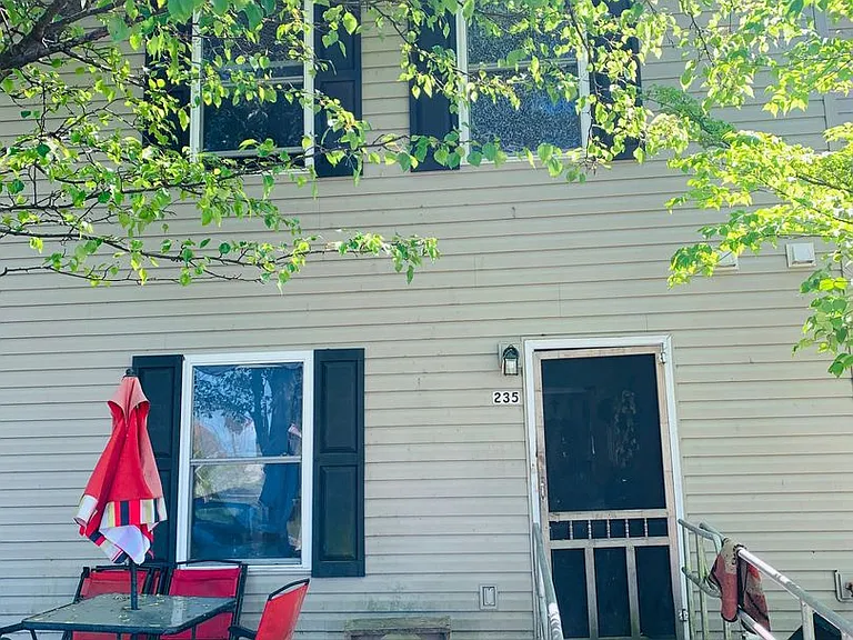 235 Freestone Dr NE — Photo 1