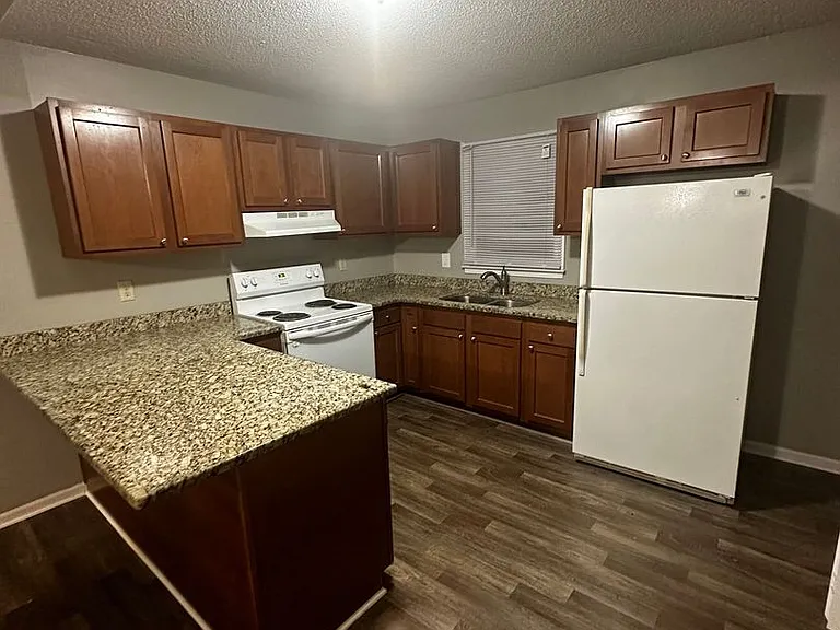Cedar Hill Apartments — Photo 7