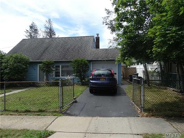 1st image of 2116 Parkside Dr