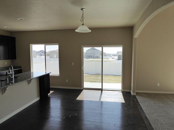 3rd image of 862 Shirttail Peak Dr