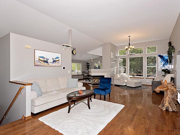 3rd image of 6004 Sanders Ct