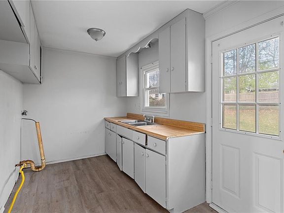 5th image of 2724 S 52nd Ct