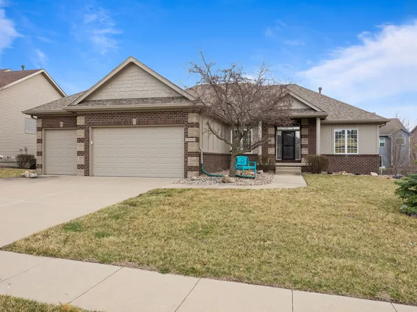 15922 Hammontree Dr, Urbandale, IA 50323