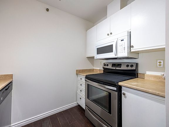 4th image of 3200 Westwood St #10