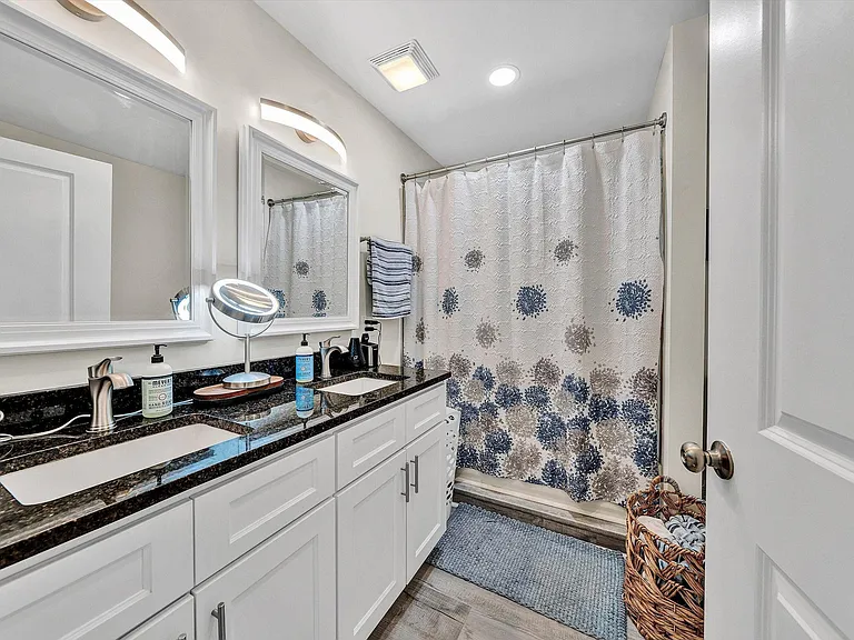 140 W Calhoun St — Photo 11
