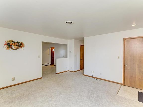 4th image of 2107 Dartmoor Dr