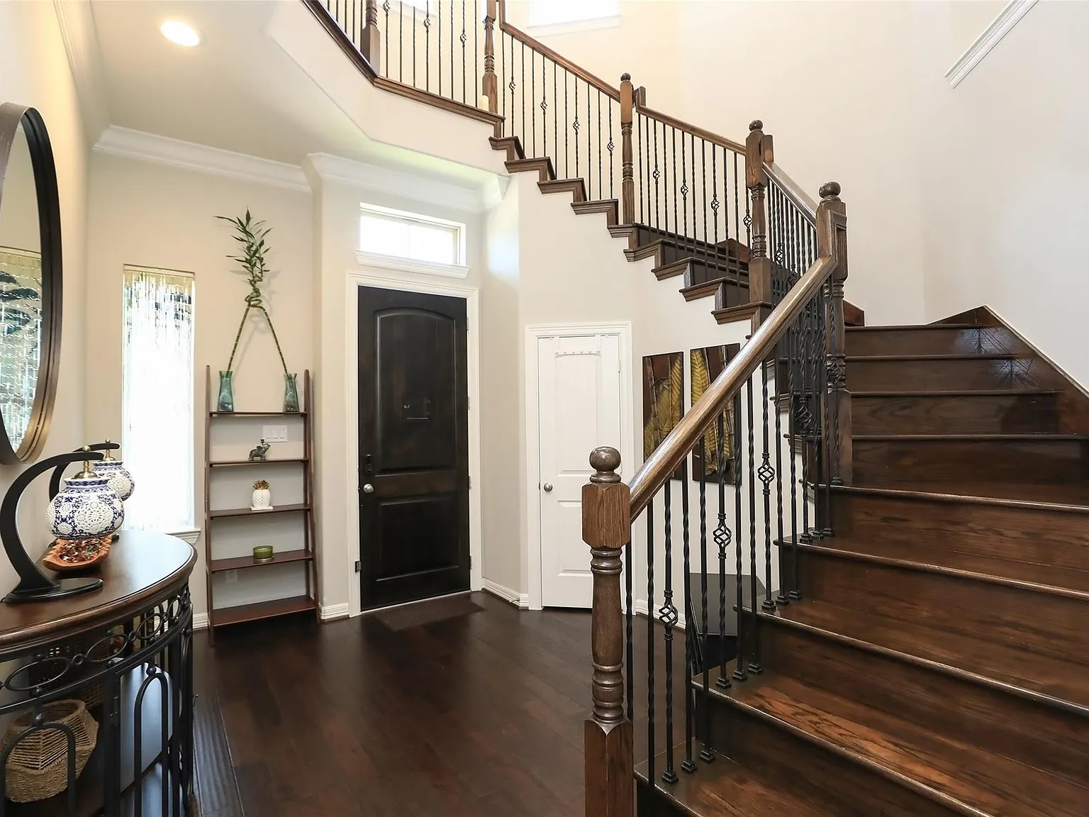 3 bed, 3.5 bath, 2489 sqft, $5,500 — Photo 3