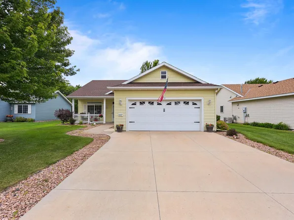 1227 Willow Pond Dr, Waite Park, MN 56387