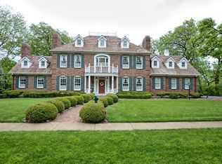 28 Buckingham Dr, Sugar Grove, IL 60554