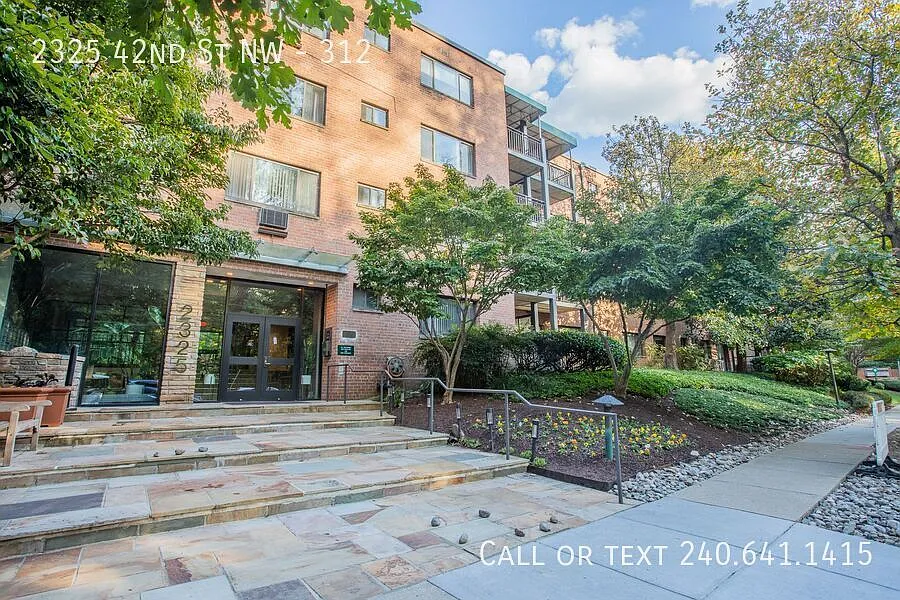 Lovely 2 BR/1 BA Condo in Glover Park! — Photo 3