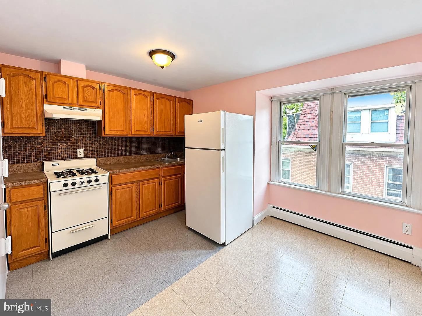 1 bed, 1.0 bath, 2466 sqft, $1,300 — Photo 3