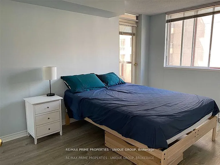 736 Bay St #512 — Photo 13
