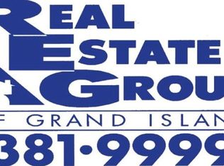 829 Sun Valley Pl, Grand Island, NE 68801