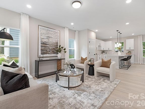 2nd image of 4015 Oakdale Rd