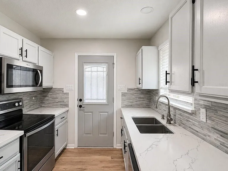 13638 Greenridge Dr — Photo 8