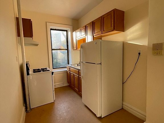 3rd image of 902 43rd St #C9