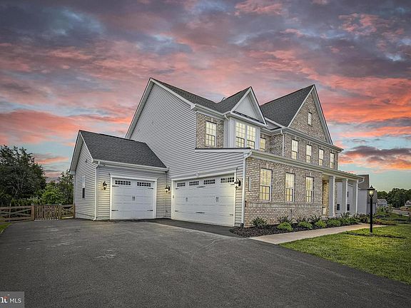 3rd image of 15553 Cloverland Ln