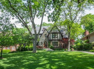 5803 N Waterbury Rd, Des Moines, IA 50312