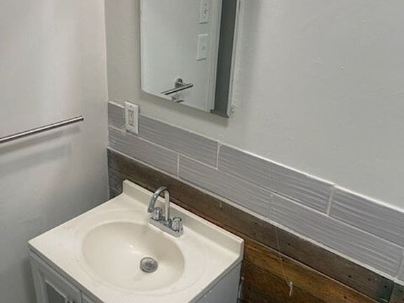 3rd image of 3816 Fagan St #B