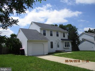 8 Lake Placid Dr, Sicklerville, NJ 08081