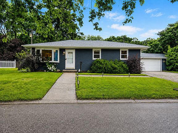 3rd image of 807 Henry Ct