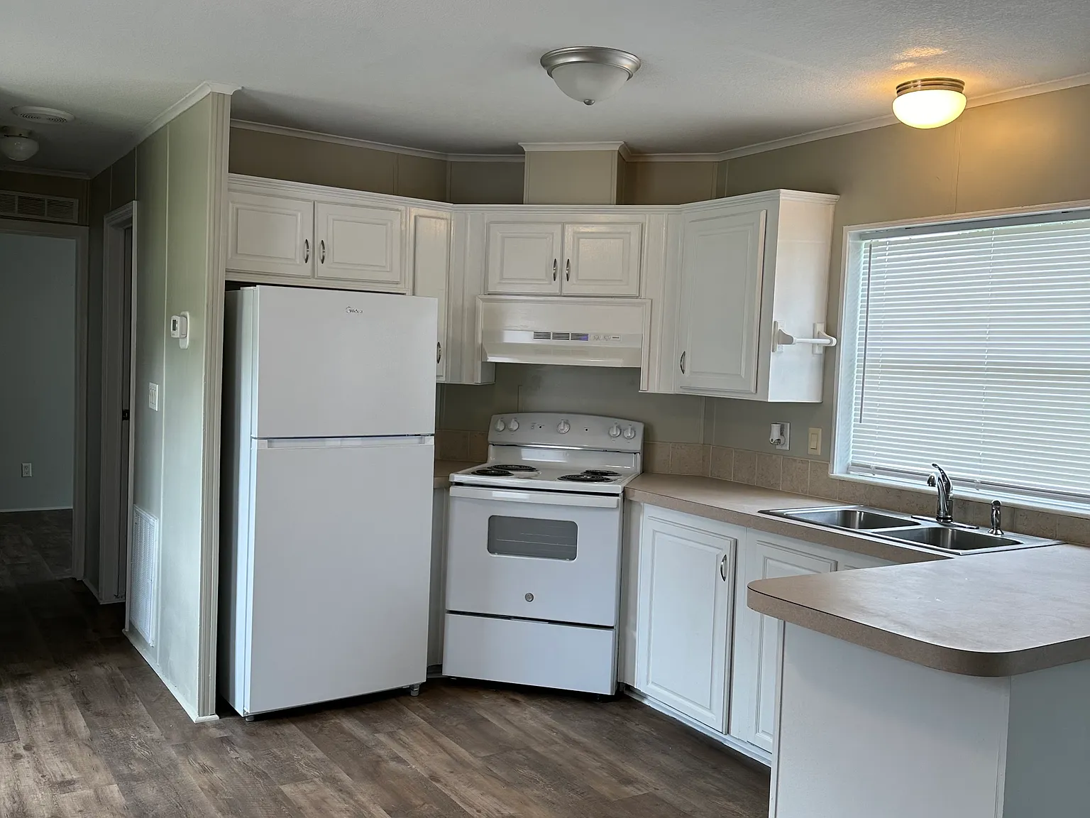 2 bed, 672 sqft, $1,000 — Photo 2