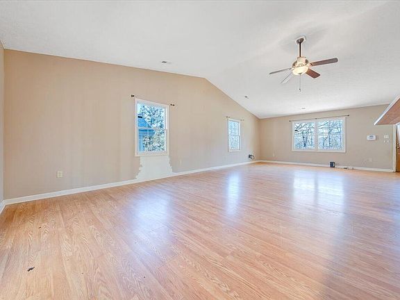 5th image of 565 Lake Park Dr