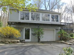 74 Lakeview Dr, Ridgefield, CT 06877