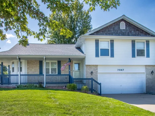7047 Phoenix Dr, Lincoln, NE 68516