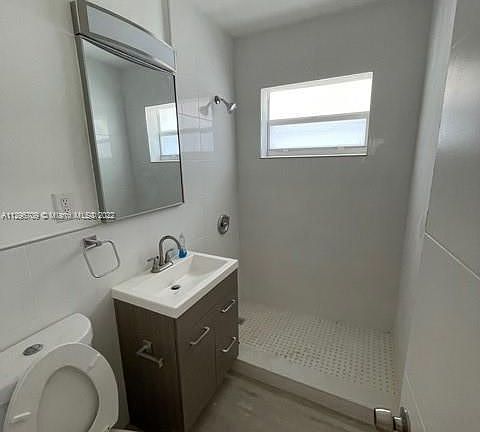 3rd image of 2048 NE 168th St APT 2