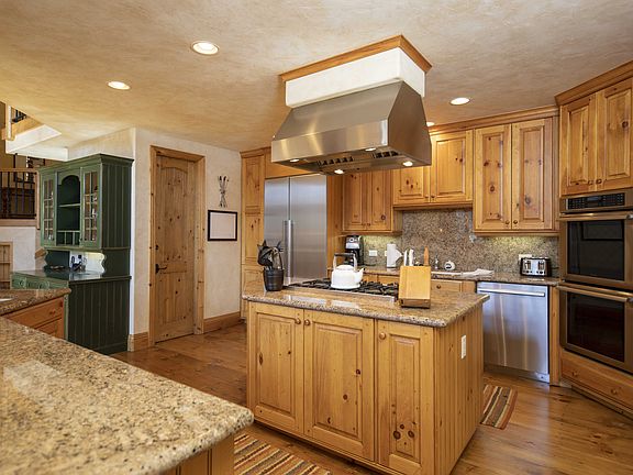 5th image of 255 Snowflake Dr