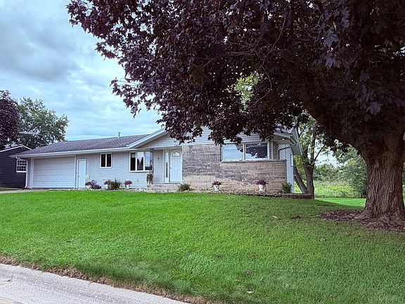 3rd image of 4 Genesee Ct