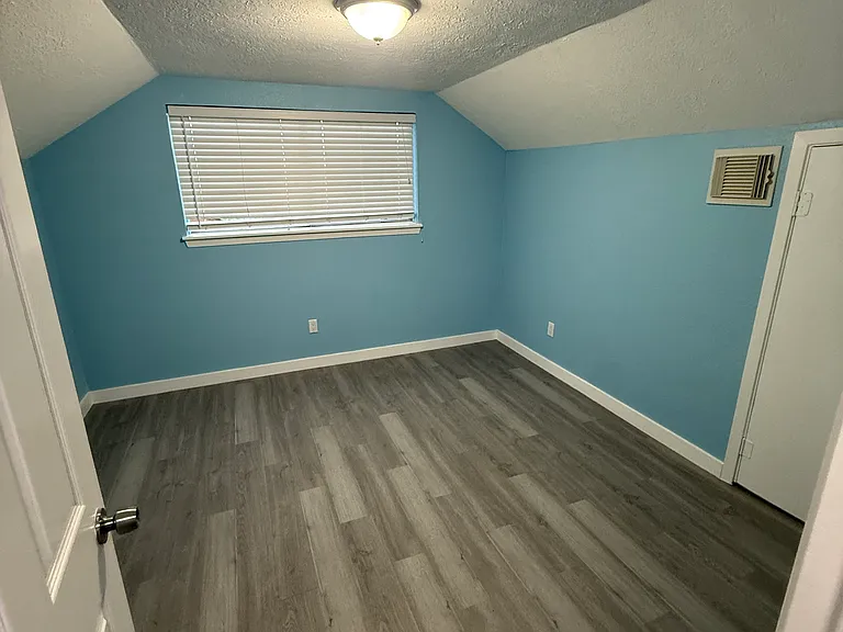 2720 Martin St — Photo 13