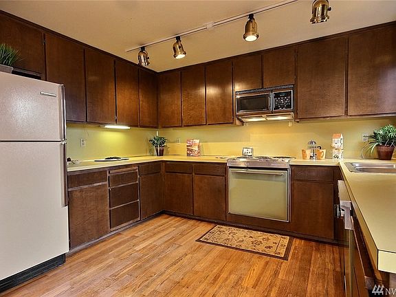 4th image of 19517 21st Pl NW