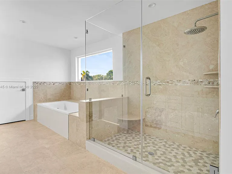 425 SW 129th Ave — Photo 20