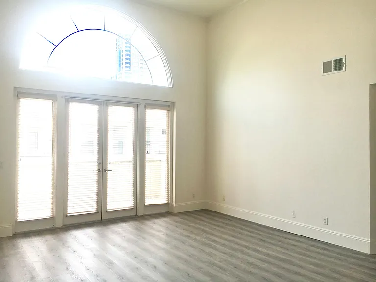 655 India St #405 — Photo 3