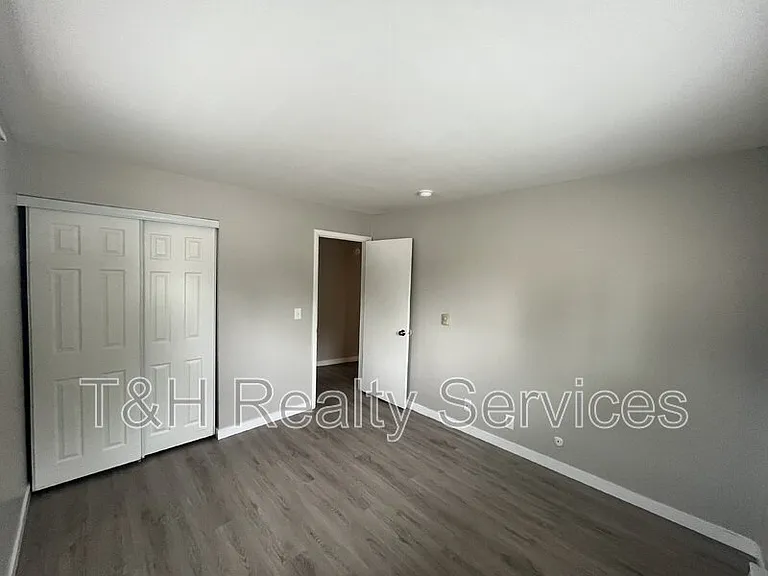 1152 Evans Ave #4 — Photo 6