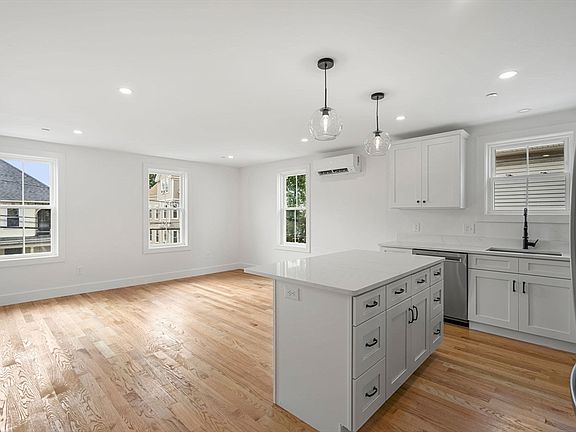 2nd image of 3 Wisteria St #4
