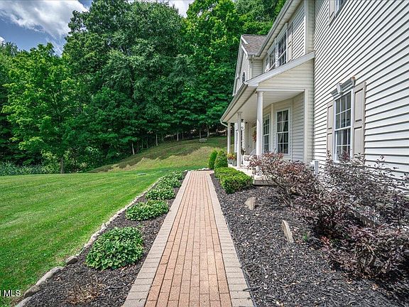 3rd image of 40 Vischer Ferry Road